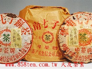 中茶牌鐵餅,簡體字與繁體字餅茶之比較1960~1970年簡體1970-1980